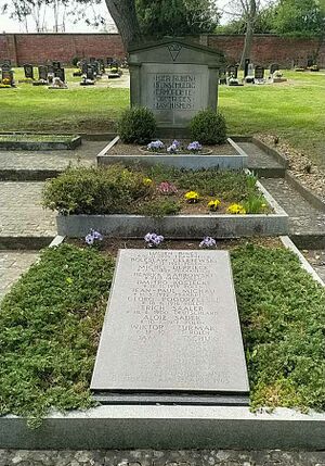 20220429-Grabstelle für Todesmarsch-Opfer Könnern.jpg